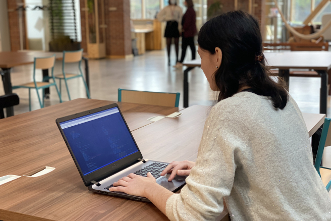 La Pop school de St-Quentin-en-Yvelines permet à des demandeurs d'emploi de se former aux technologies numériques